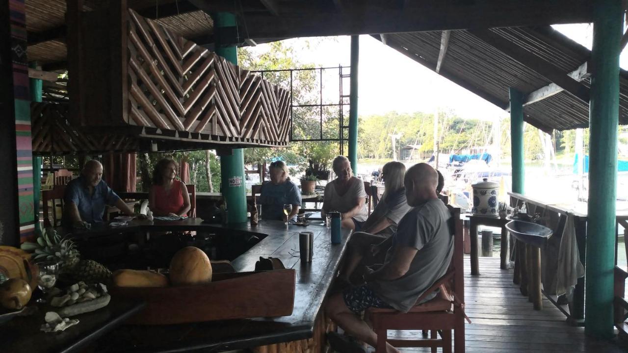 Tortugal Boutique River Lodge Rio Dulce Town Exteriör bild