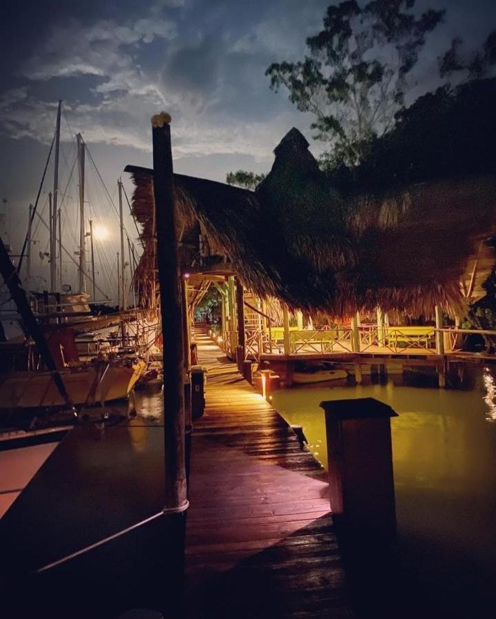 Tortugal Boutique River Lodge Rio Dulce Town Exteriör bild