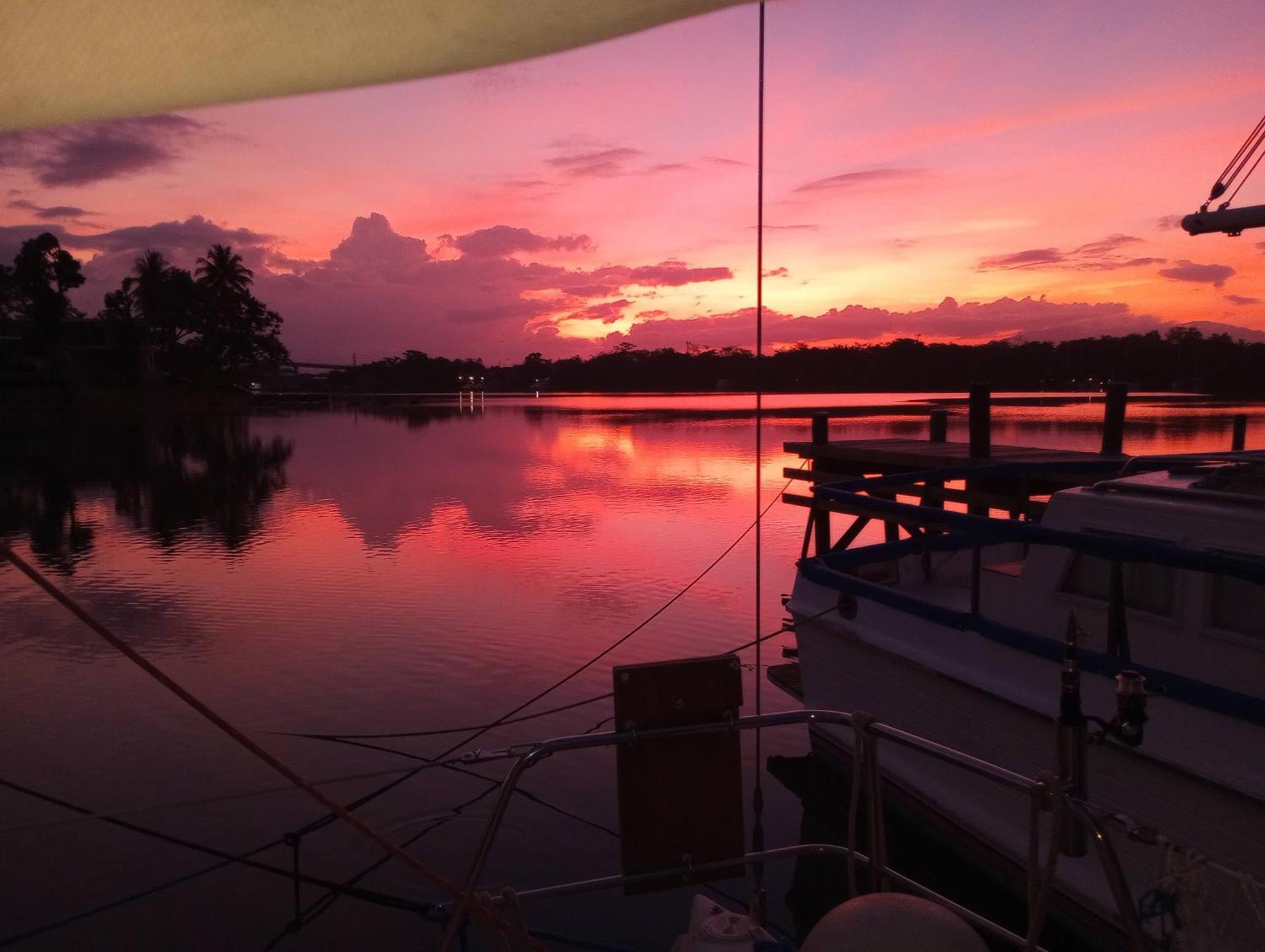Tortugal Boutique River Lodge Rio Dulce Town Exteriör bild
