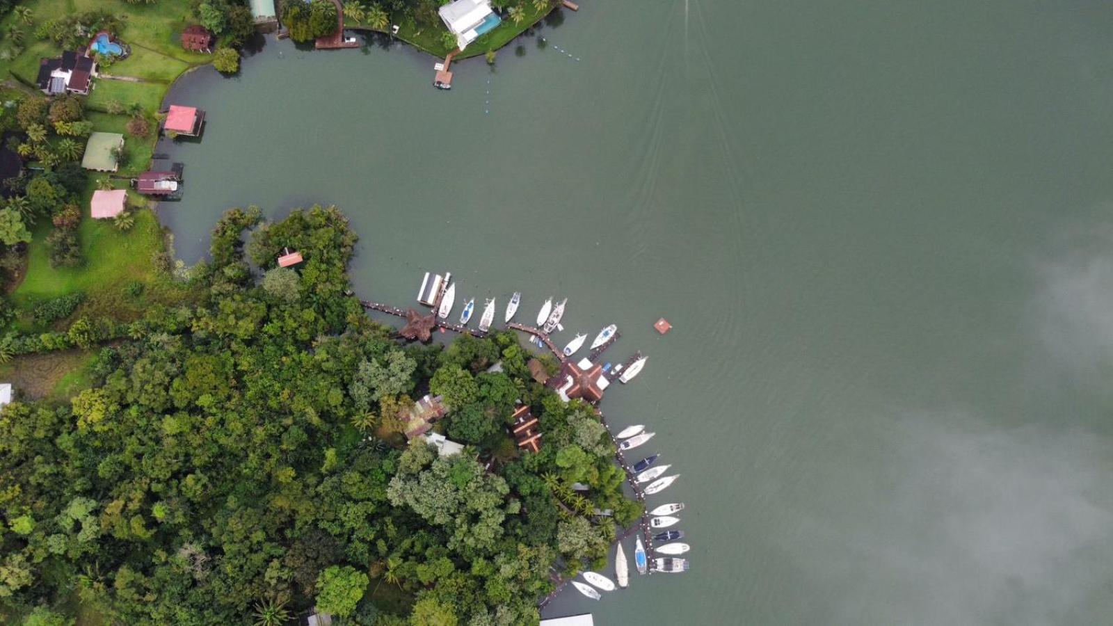 Tortugal Boutique River Lodge Rio Dulce Town Exteriör bild
